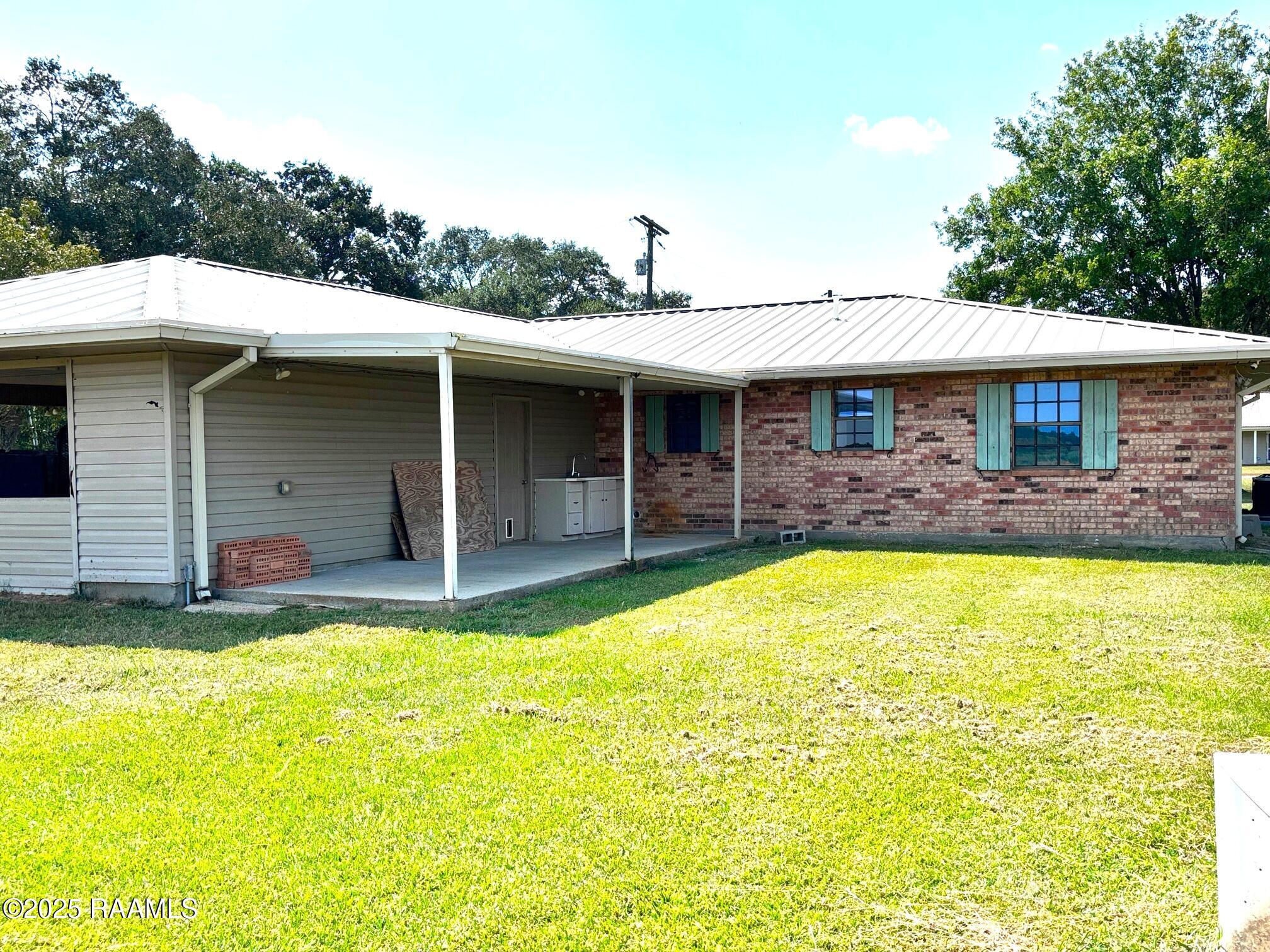 17129 Alice Road Rayne, LA 70578 - Photo 31 of 38 Back Patio