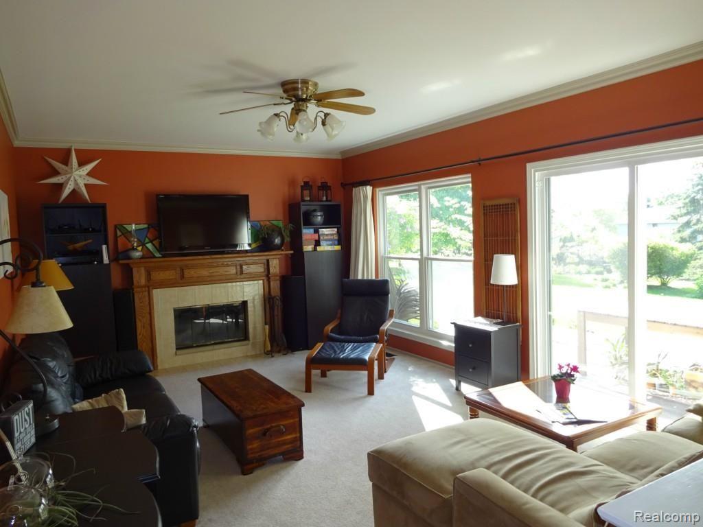 1979 North Fairview Lane Rochester, MI 48306 - Photo 2 of 35 DSC00336.jpg