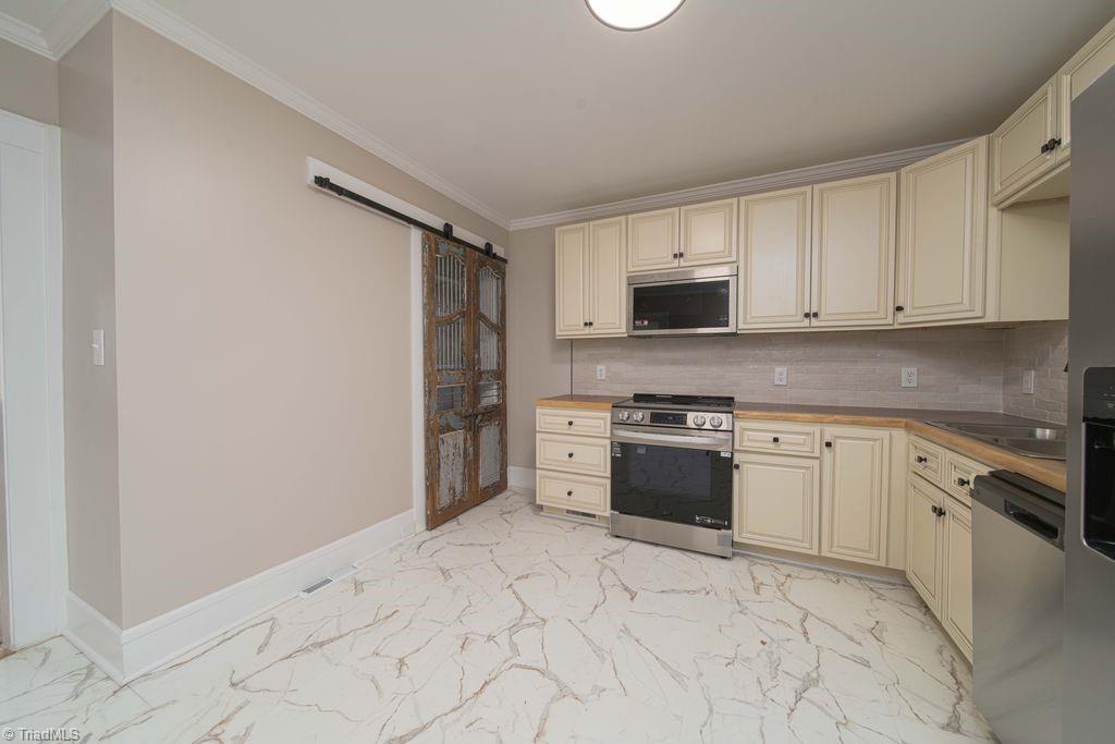 7280 Dennis Road Walnut Cove, NC 27052 - Photo 6 of 29