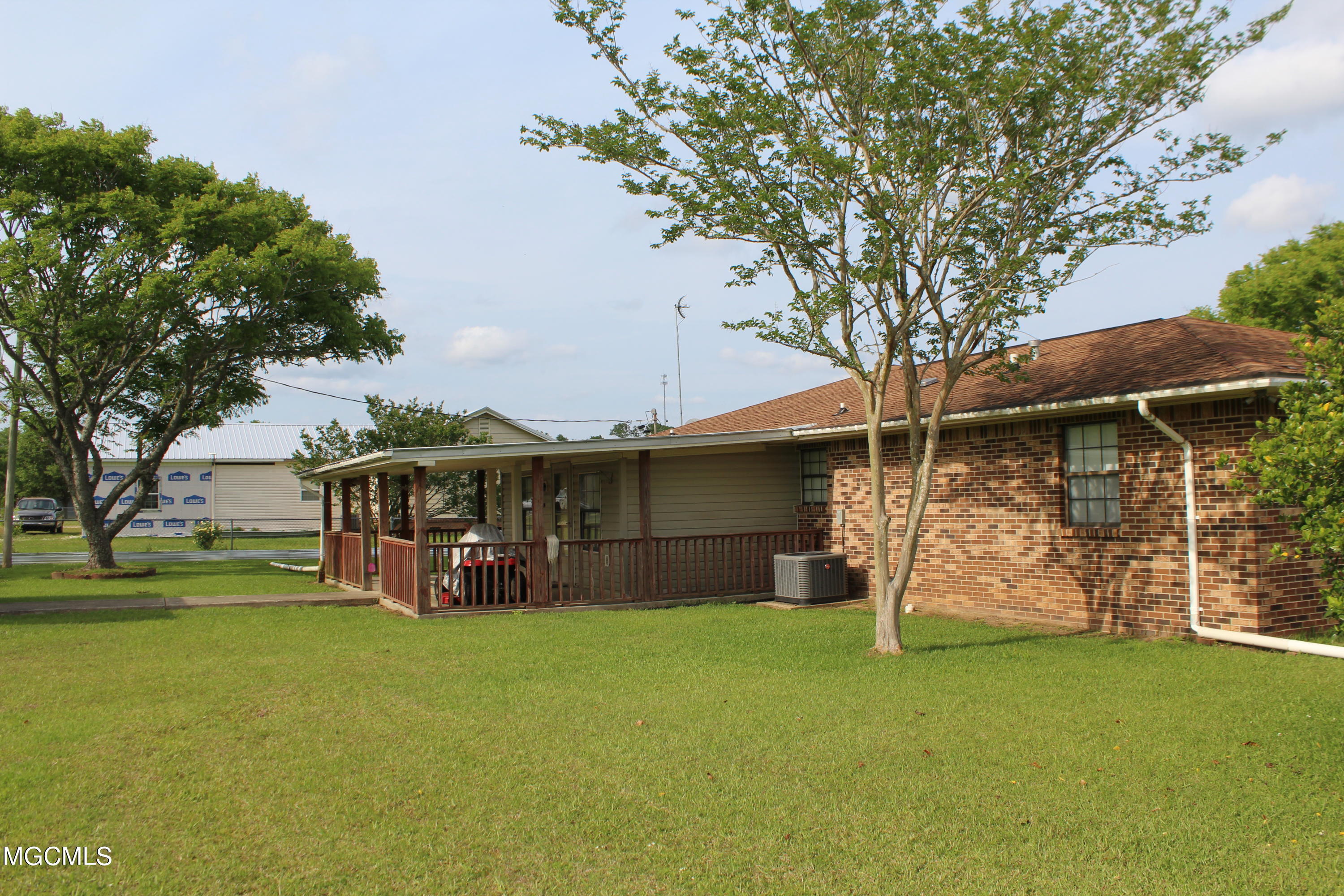 207 Airport Road Lucedale, MS 39452 - Photo 7 of 29 IMG_6068