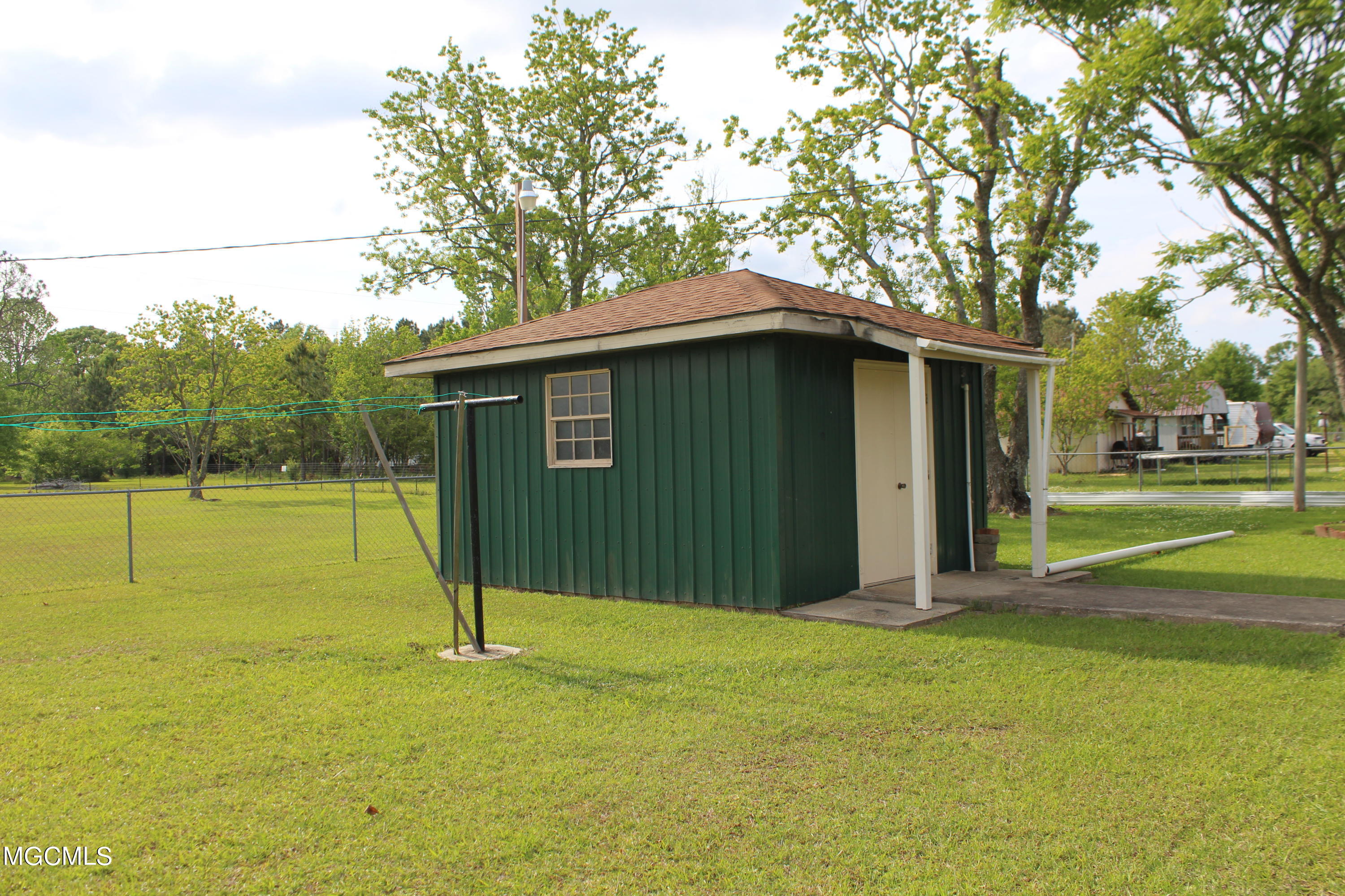 207 Airport Road Lucedale, MS 39452 - Photo 8 of 29 IMG_6069