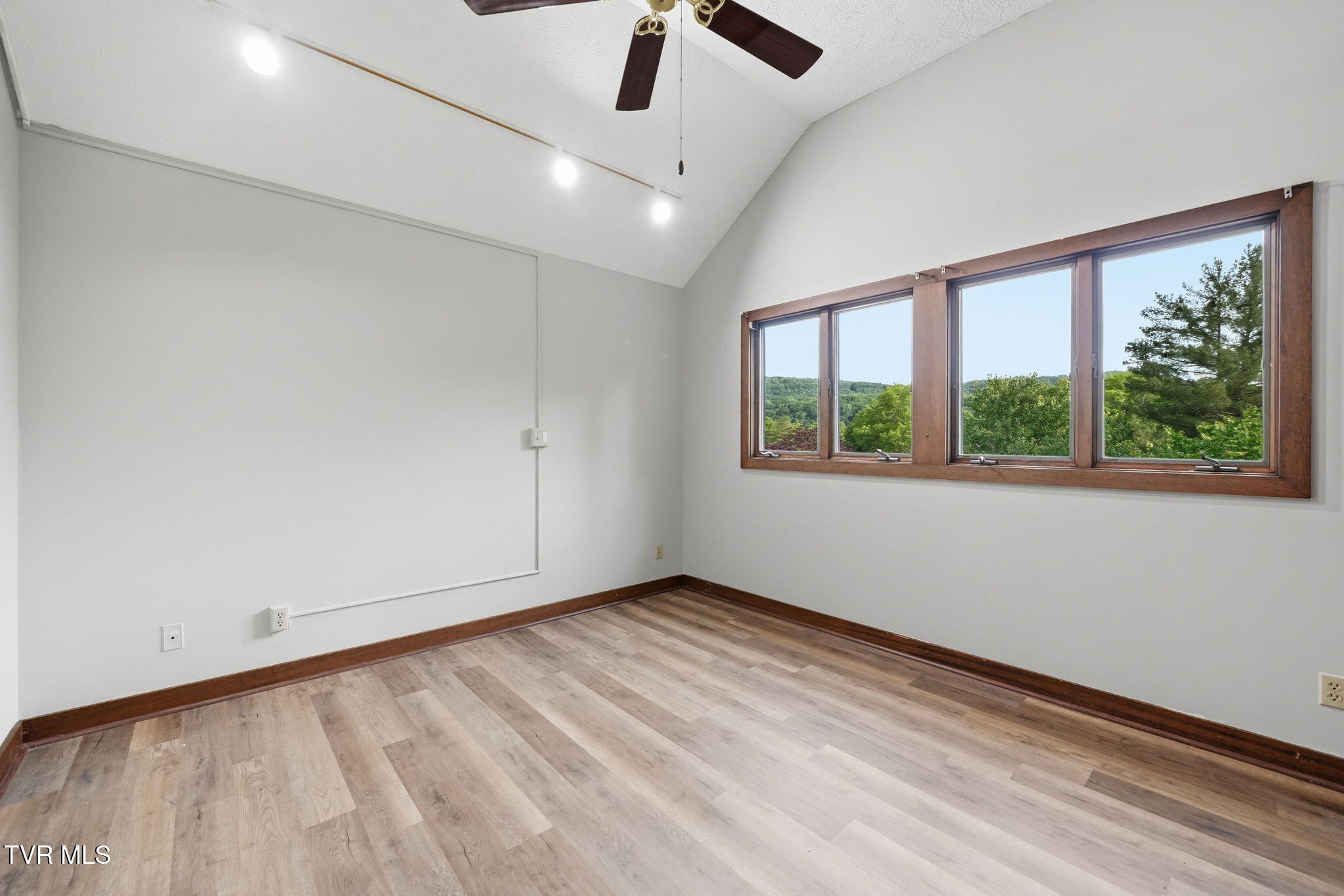 138 Columbine Road Kingsport, TN 37660 - Photo 18 of 50 17-web-or-mls-018_DSC03390