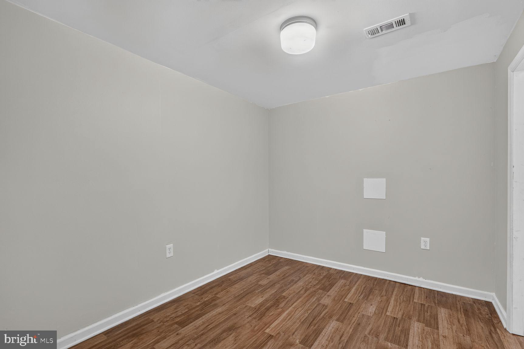 6223 Rathlin Drive Springfield, VA 22152 - Photo 20 of 27 Lower level room for office or guests