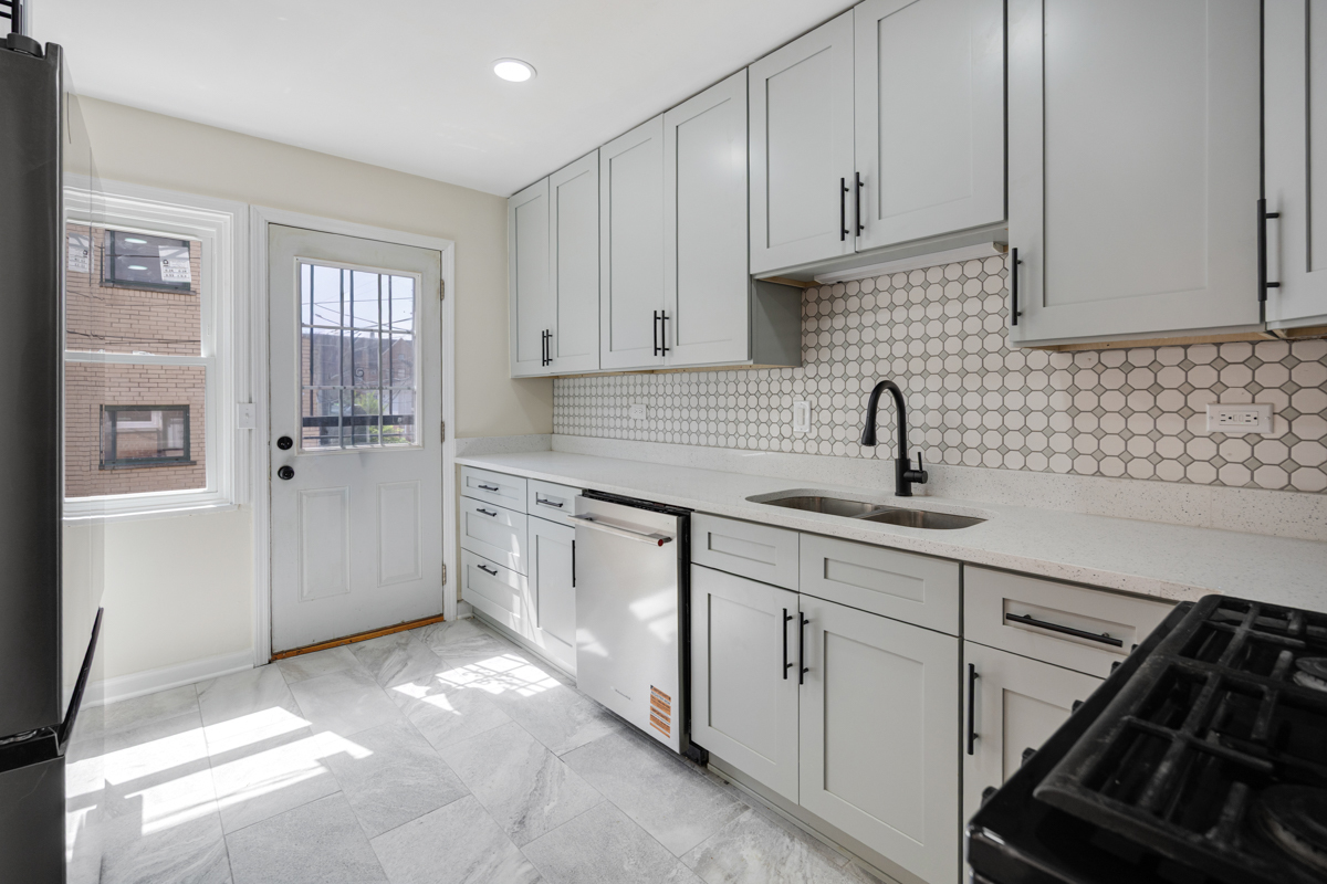 7248 North Ridge Boulevard Chicago, IL 60645 - Photo 10 of 31 Gallery Image 10