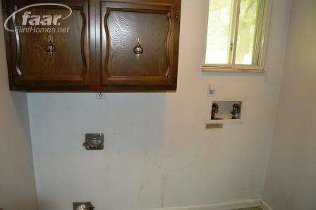 7301 Brewer Road Flint, MI 48507 - Photo 19 of 25 20420917-18.JPG