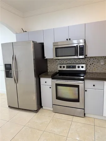 $2,600 | 7070 Northwest 177th Street, Unit 10710, Hialeah, FL 33015
