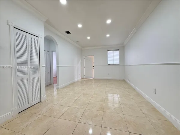 $2,600 | 7070 Northwest 177th Street, Unit 10710, Hialeah, FL 33015