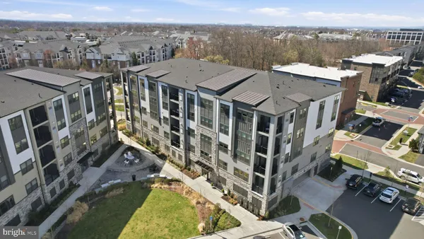 $585,000 | 12875 Mosaic Pk Way, Unit 4X, Herndon, VA 20171