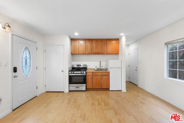 $2,575 | 1139 North Genesee Avenue, Unit B, West Hollywood, CA 90046