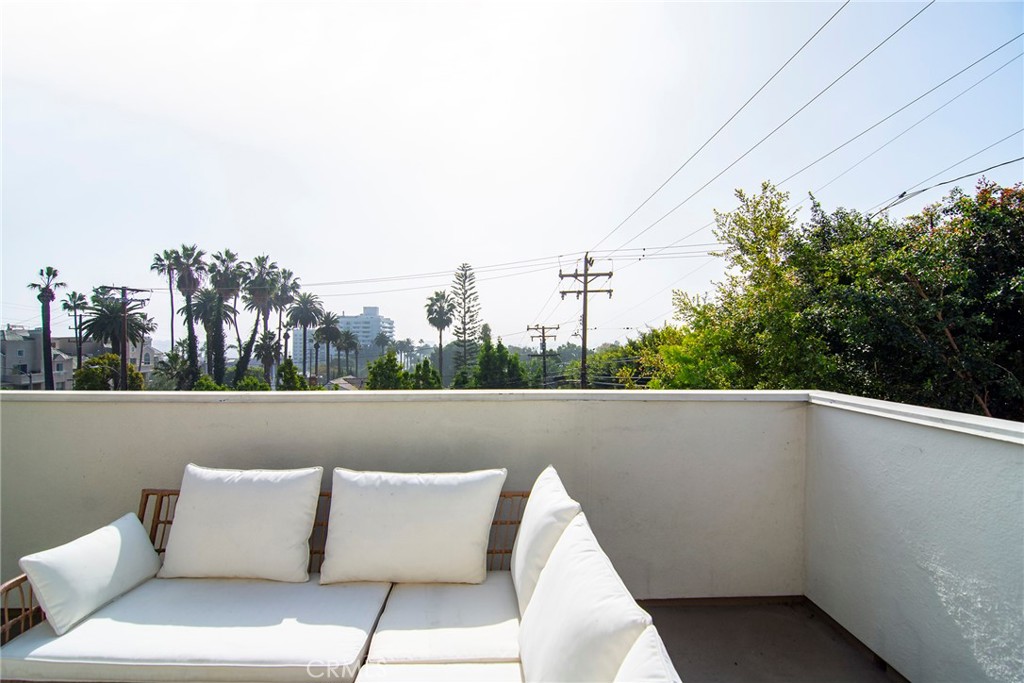 959 North Doheny Drive, Unit 205 West Hollywood, CA 90069 - Photo 24 of 25 a view of sitting area in balcony