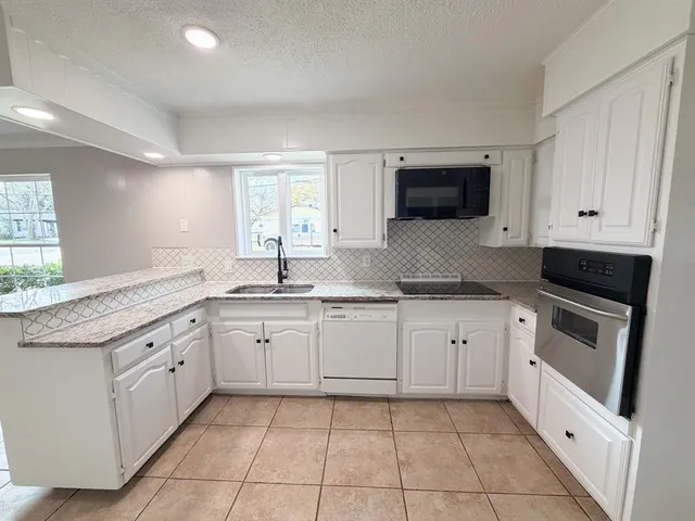 $2,000 | 509 Lake Park Avenue, Waxahachie, TX 75165