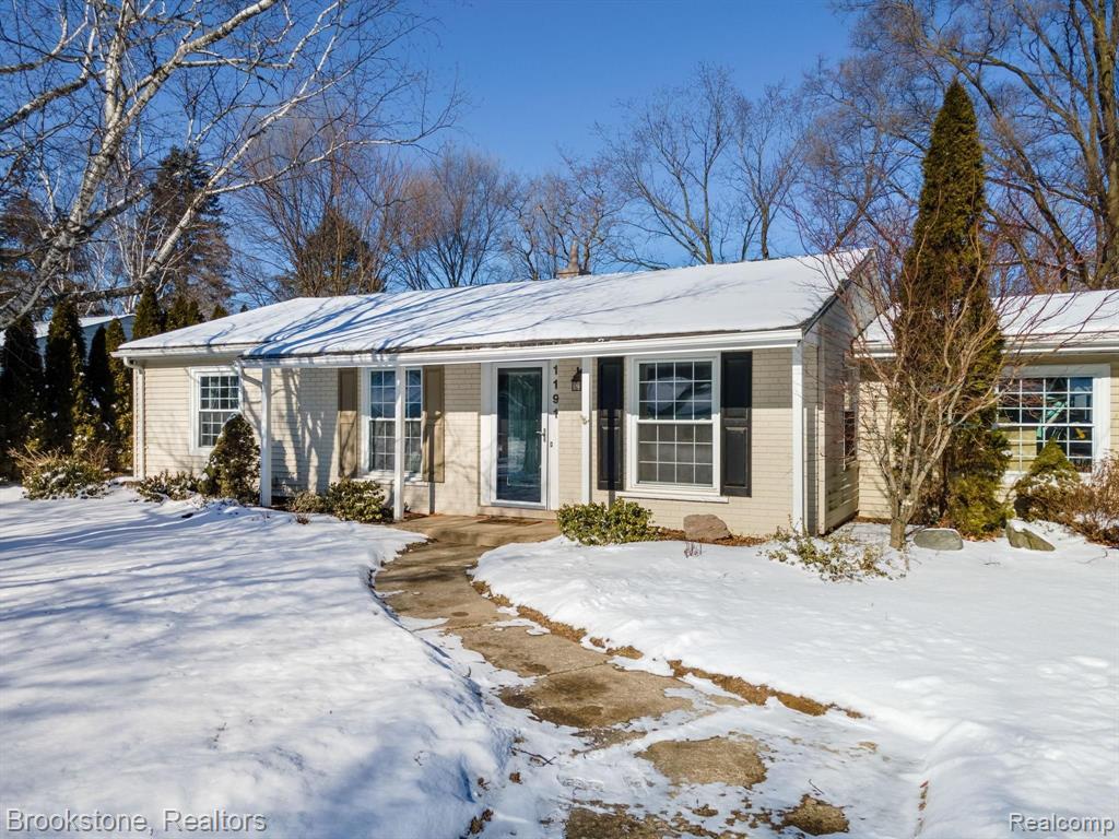 1191 Avon Manor Road Rochester Hills, MI 48307 - Photo 3 of 40