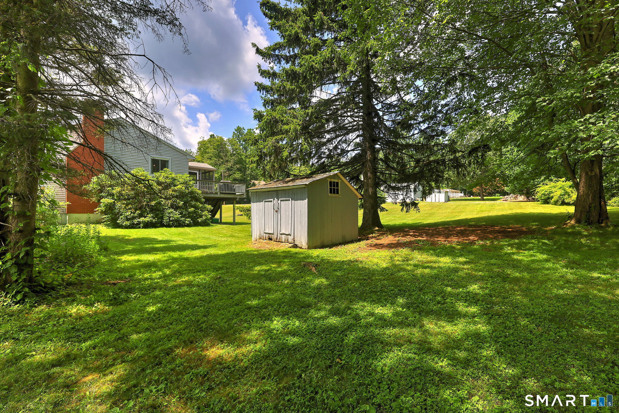 31 Paugussett Road Newtown, CT 06482 - Photo 4 of 40