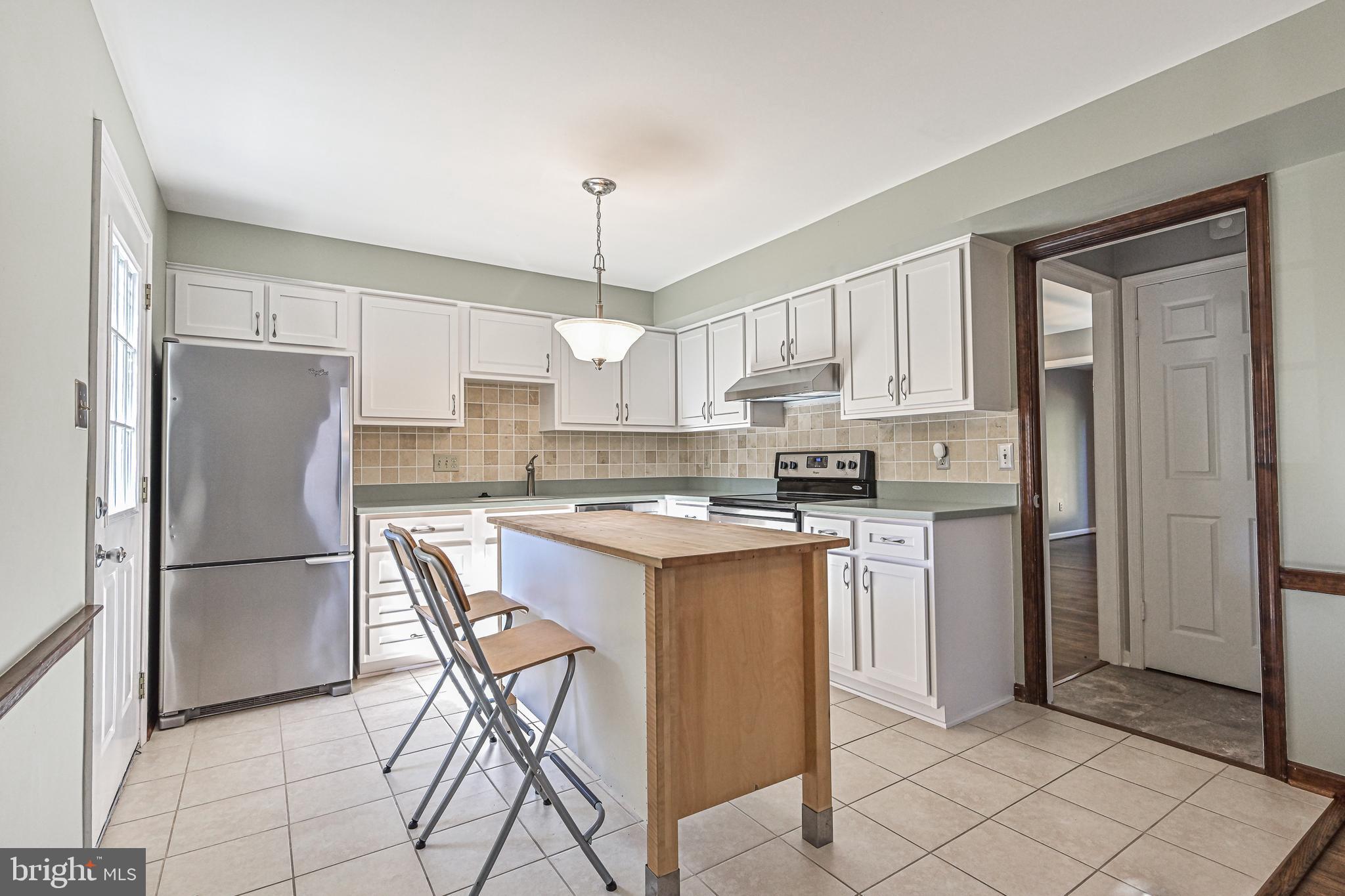 7046 Leestone Street Springfield, VA 22151 - Photo 11 of 48