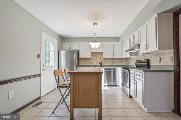 $3,100 | 7046 Leestone Street, Springfield, VA 22151