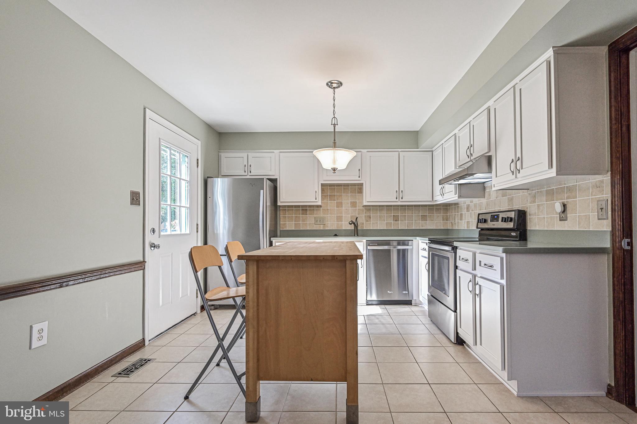 7046 Leestone Street Springfield, VA 22151 - Photo 12 of 48