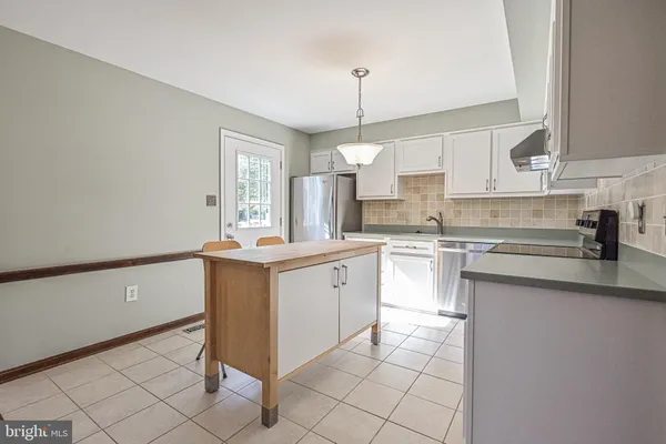 $3,100 | 7046 Leestone Street, Springfield, VA 22151