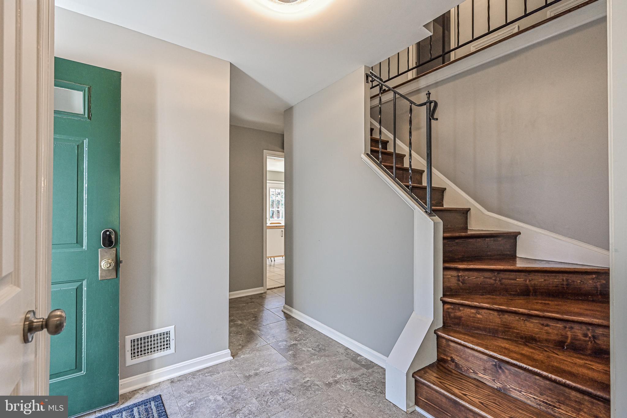 7046 Leestone Street Springfield, VA 22151 - Photo 5 of 48