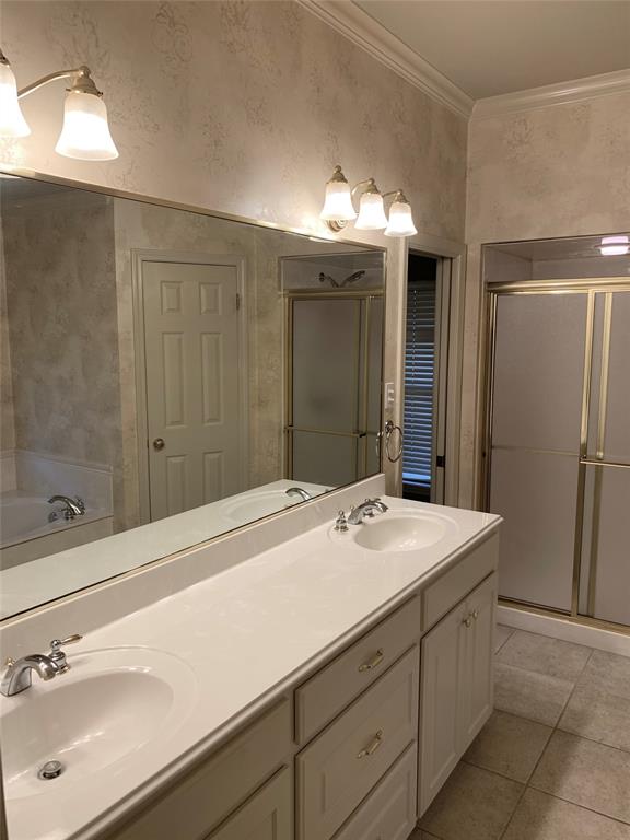 9004 Pink Pearl Court Shreveport, LA 71115 - Photo 9 of 10 a bathroom with a sink and a mirror