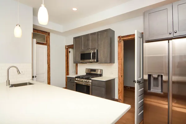$2,200 | 949 North Winchester Avenue, Unit 1R, Chicago, IL 60622