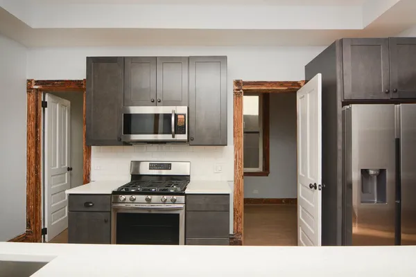 $2,200 | 949 North Winchester Avenue, Unit 1R, Chicago, IL 60622