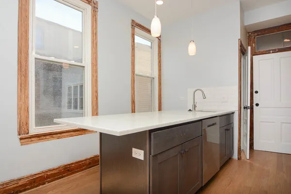$2,200 | 949 North Winchester Avenue, Unit 1R, Chicago, IL 60622