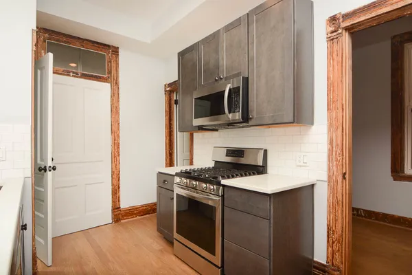 $2,200 | 949 North Winchester Avenue, Unit 1R, Chicago, IL 60622