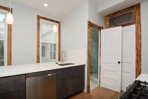 $2,200 | 949 North Winchester Avenue, Unit 1R, Chicago, IL 60622