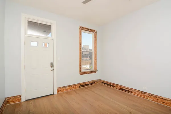 $2,200 | 949 North Winchester Avenue, Unit 1R, Chicago, IL 60622