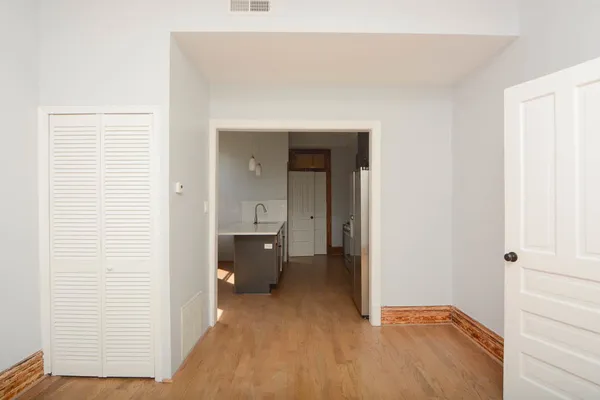 $2,200 | 949 North Winchester Avenue, Unit 1R, Chicago, IL 60622