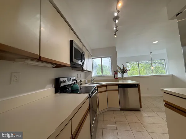 $3,450 | 828 Chanticleer, Cherry Hill, NJ 08003