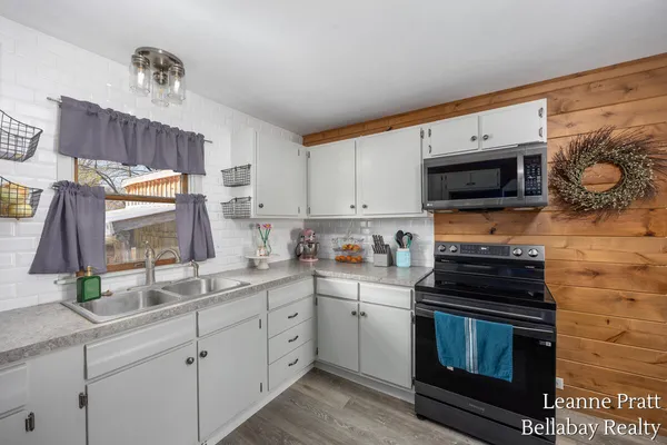 $269,000 | 636 East Colfax Street, Hastings, MI 49058