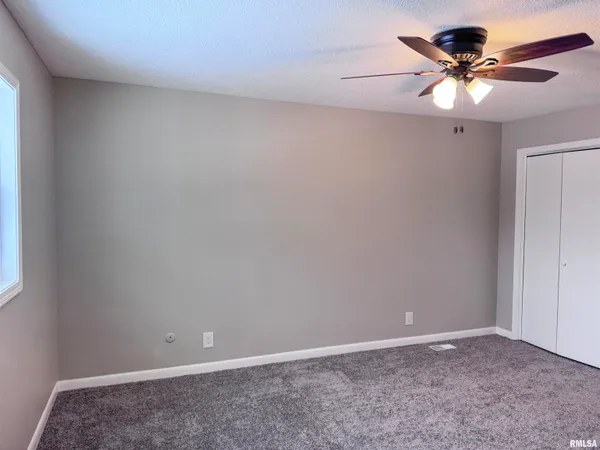 $219,000 | 3050 East Fulton Avenue, Decatur, IL 62521
