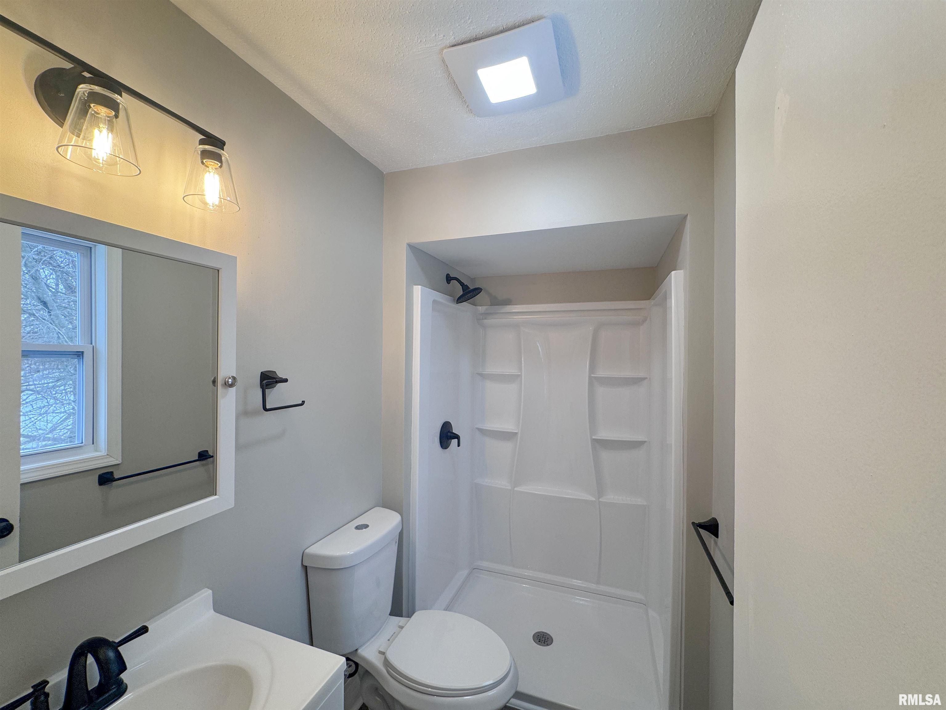 3050 East Fulton Avenue Decatur, IL 62521 - Photo 13 of 36