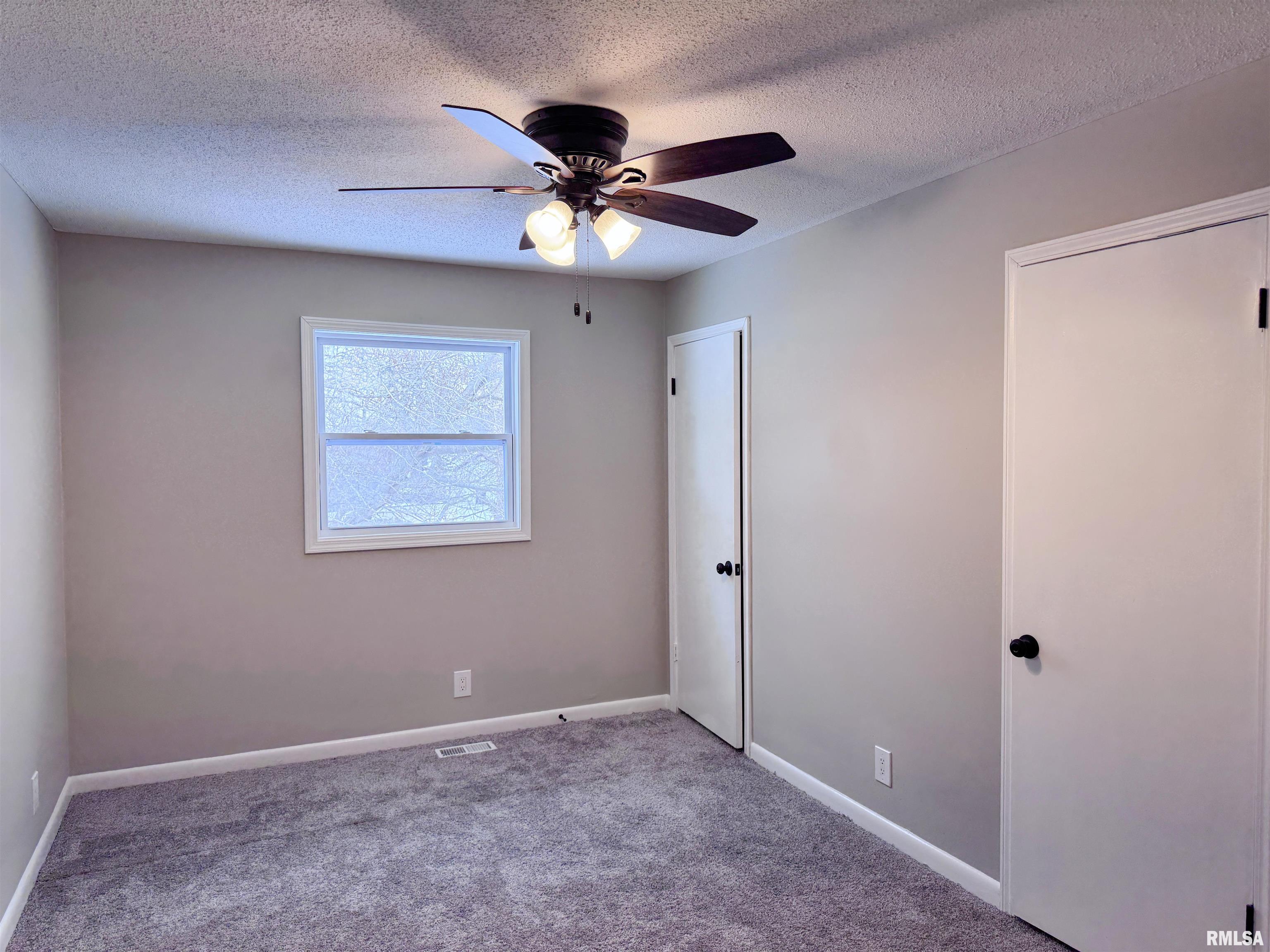 3050 East Fulton Avenue Decatur, IL 62521 - Photo 15 of 36