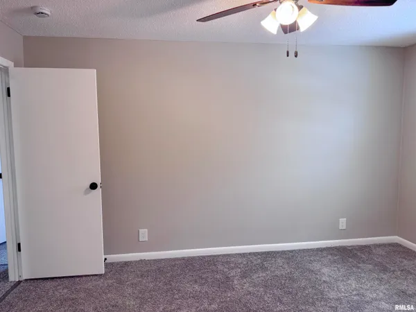 $219,000 | 3050 East Fulton Avenue, Decatur, IL 62521