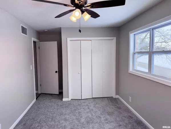 $219,000 | 3050 East Fulton Avenue, Decatur, IL 62521