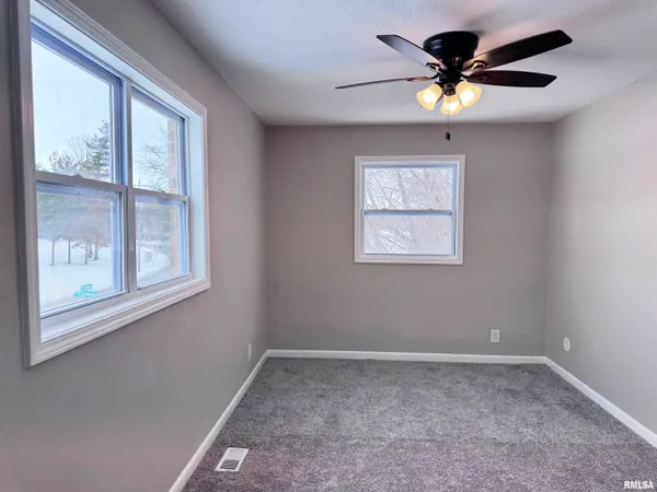 $219,000 | 3050 East Fulton Avenue, Decatur, IL 62521