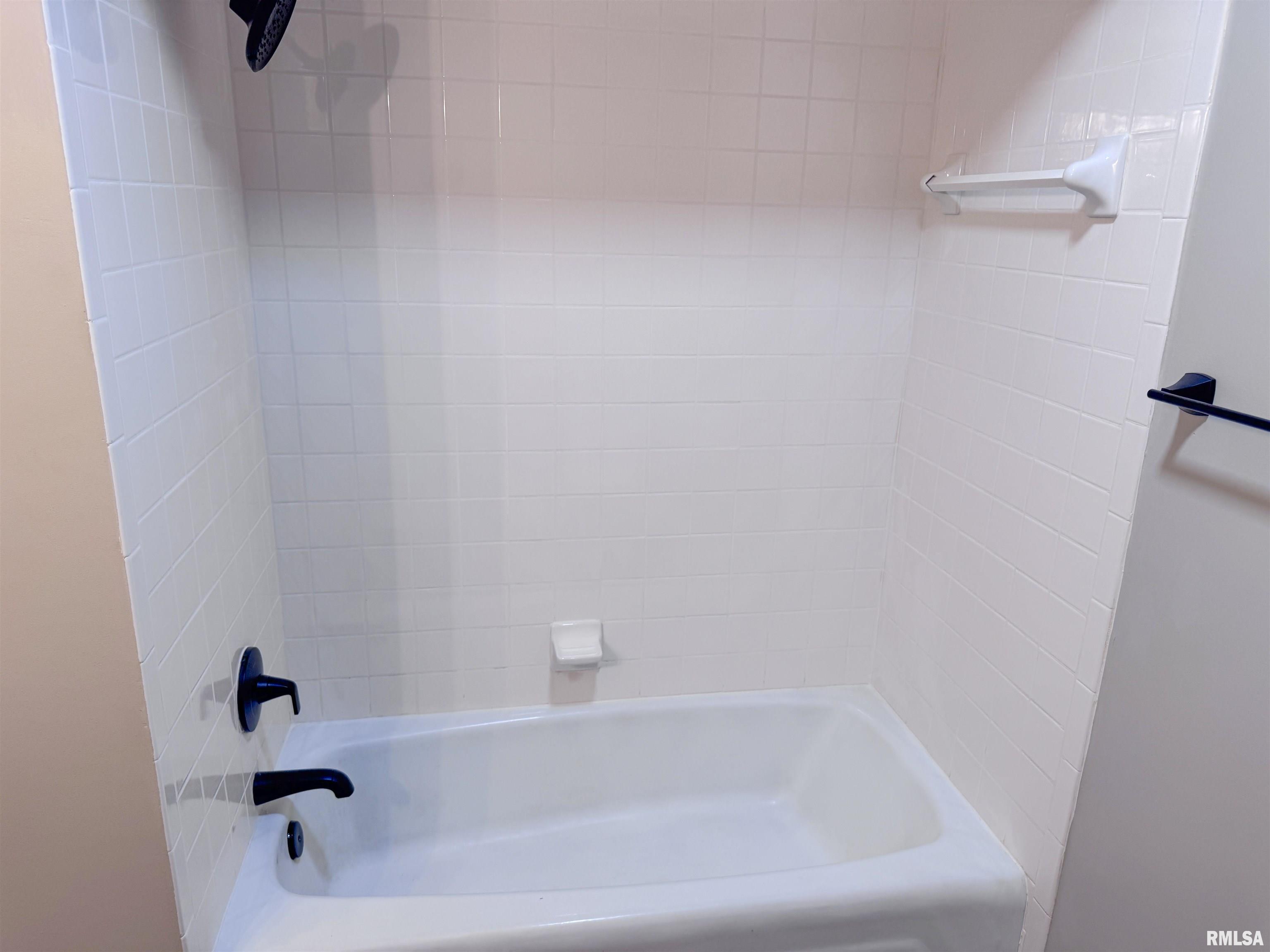 3050 East Fulton Avenue Decatur, IL 62521 - Photo 20 of 36