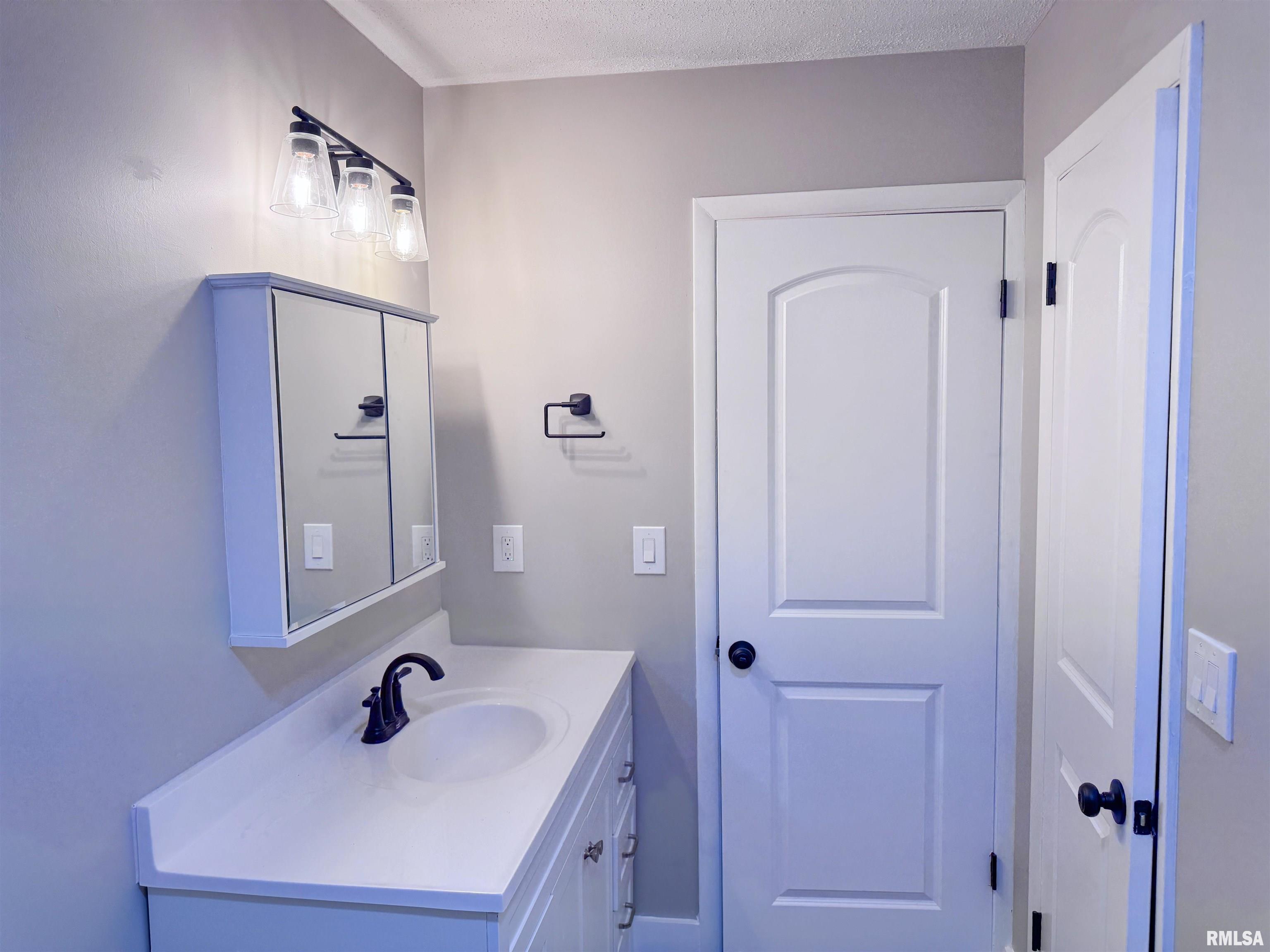 3050 East Fulton Avenue Decatur, IL 62521 - Photo 21 of 36