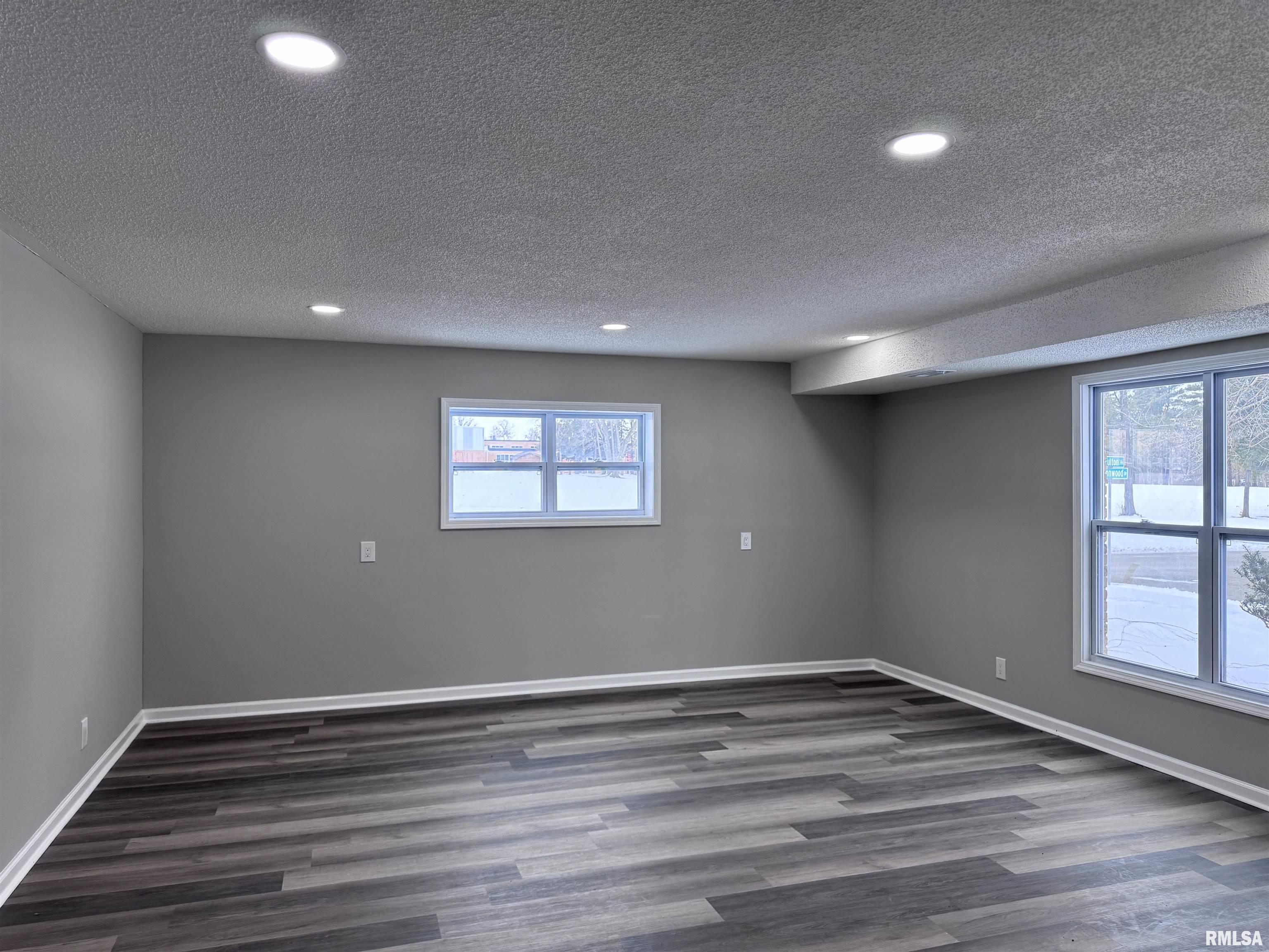 3050 East Fulton Avenue Decatur, IL 62521 - Photo 22 of 36