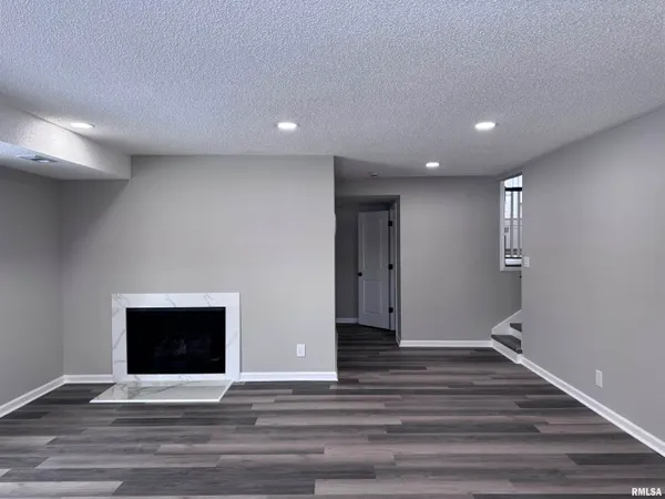 $219,000 | 3050 East Fulton Avenue, Decatur, IL 62521