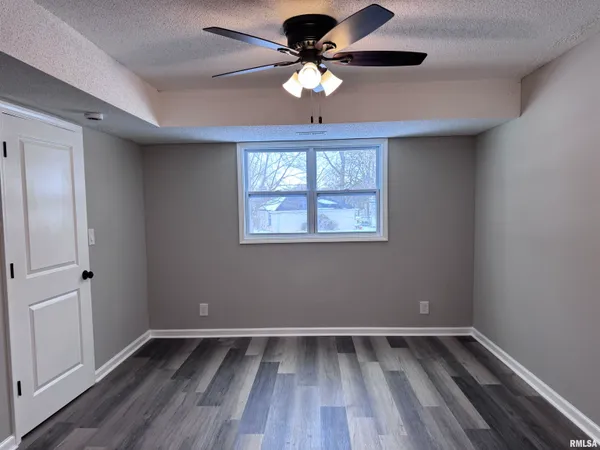 $219,000 | 3050 East Fulton Avenue, Decatur, IL 62521