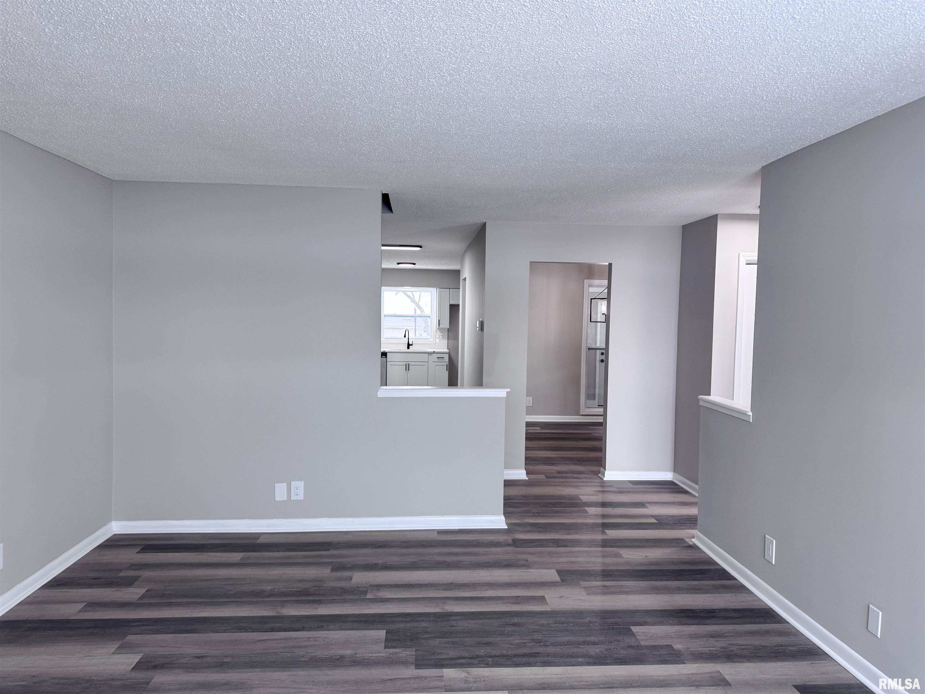 3050 East Fulton Avenue Decatur, IL 62521 - Photo 3 of 36