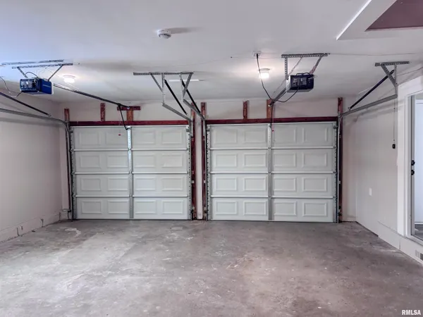 $219,000 | 3050 East Fulton Avenue, Decatur, IL 62521