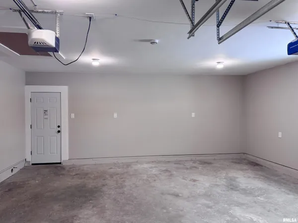 $219,000 | 3050 East Fulton Avenue, Decatur, IL 62521