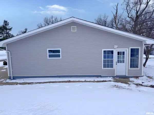 $219,000 | 3050 East Fulton Avenue, Decatur, IL 62521