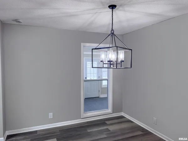 $219,000 | 3050 East Fulton Avenue, Decatur, IL 62521