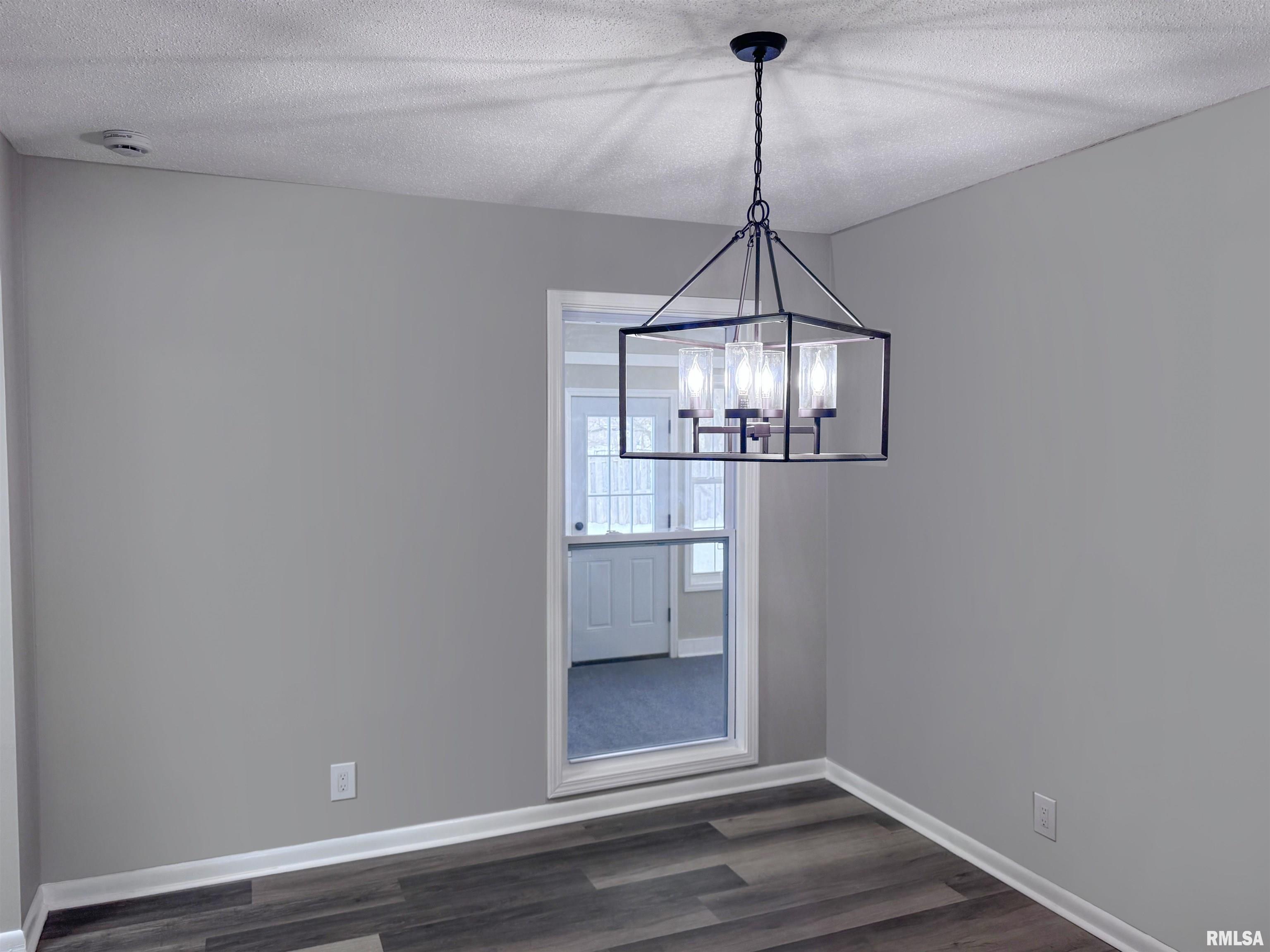 3050 East Fulton Avenue Decatur, IL 62521 - Photo 7 of 36