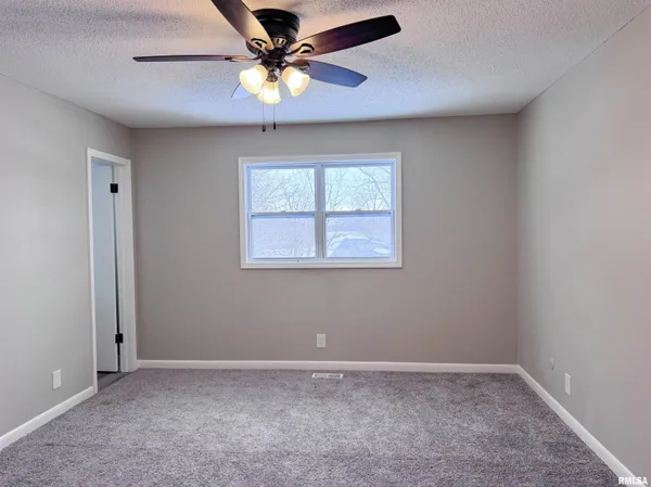 $219,000 | 3050 East Fulton Avenue, Decatur, IL 62521